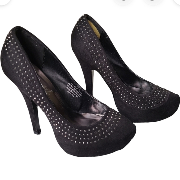 Weat Seal Bailey Heels - Picture 2 of 3